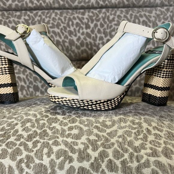 Shoes - Picture 3 of 7